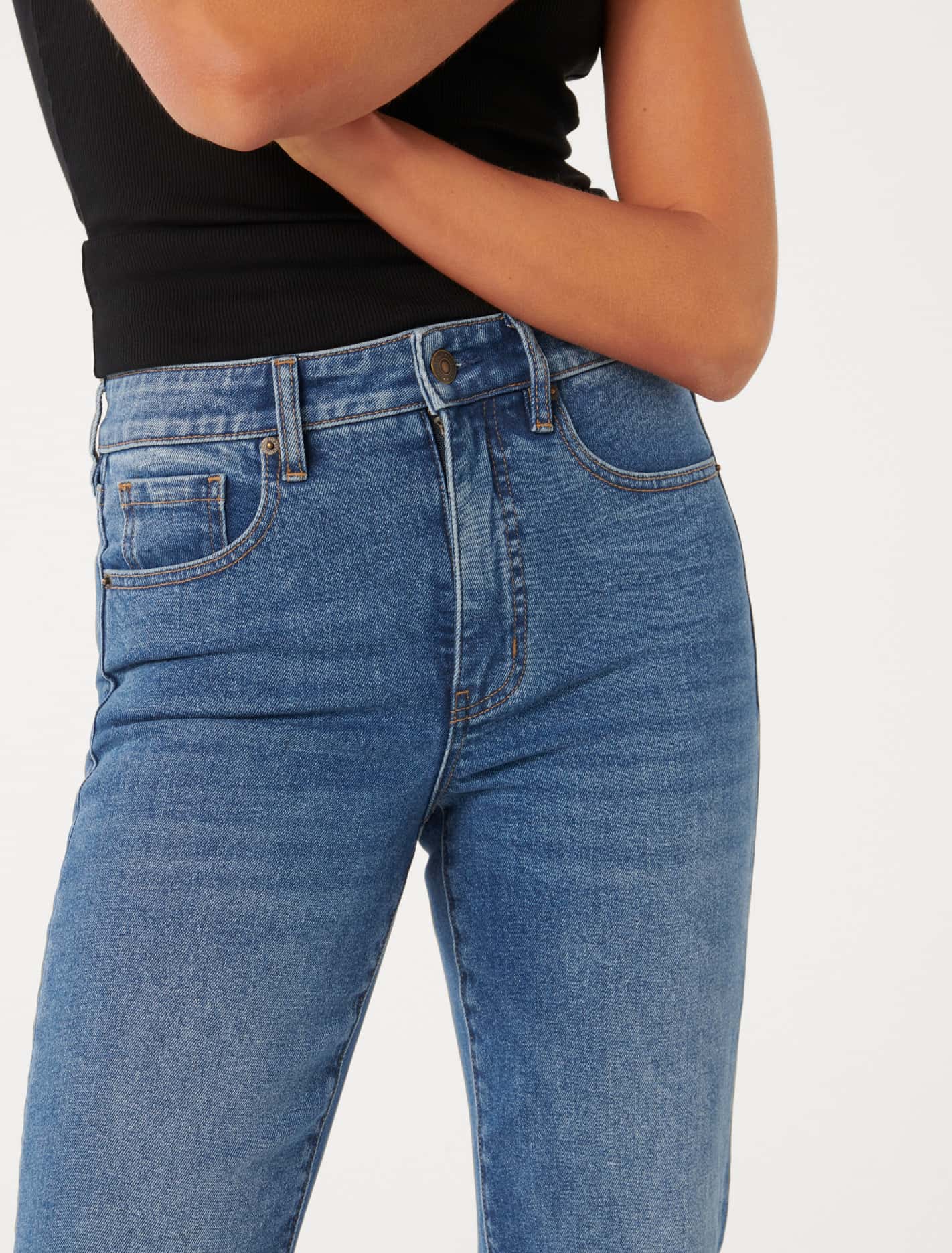 Kira Relaxed Flare Mid Wash