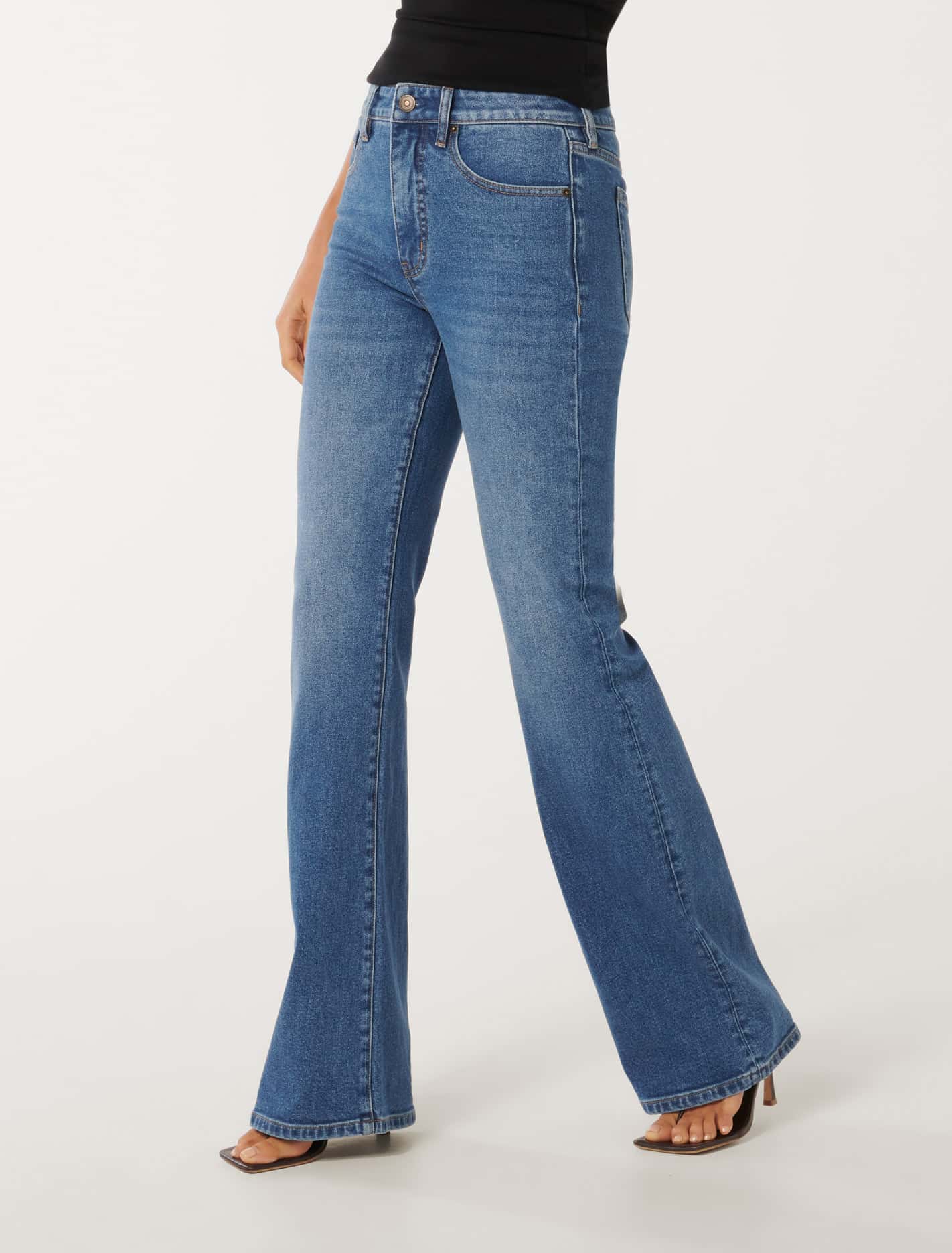 Kira Relaxed Flare Mid Wash