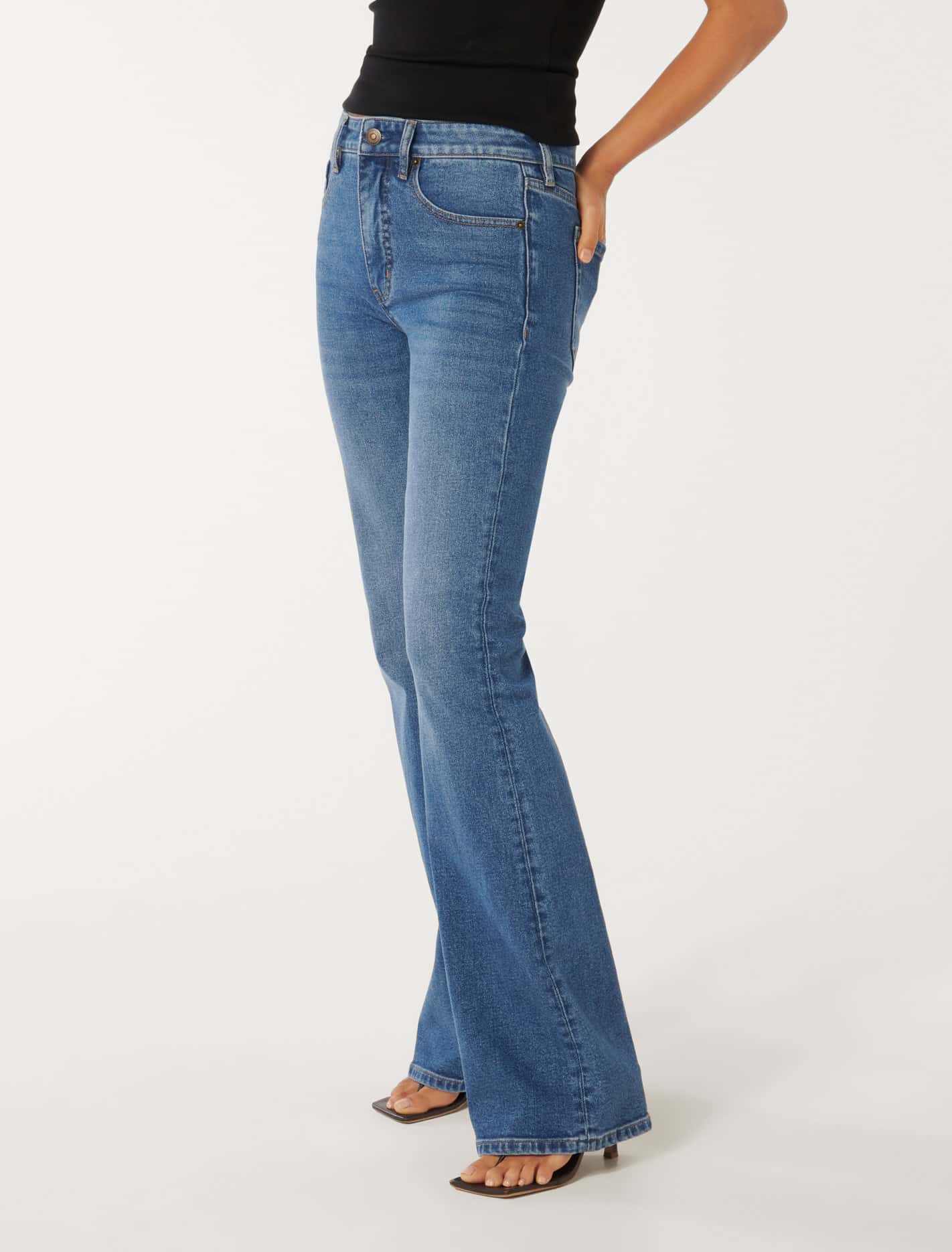 Kira Relaxed Flare Mid Wash