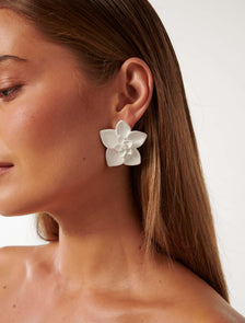Signature Frieda Flower Stud White
