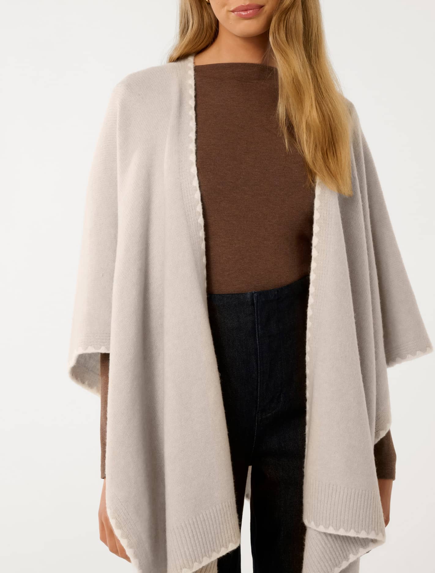 Sara Stitch Detail Cape Natural/White
