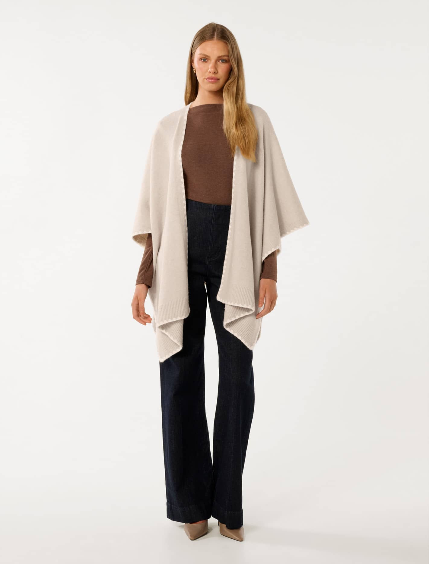 Sara Stitch Detail Cape Natural/White