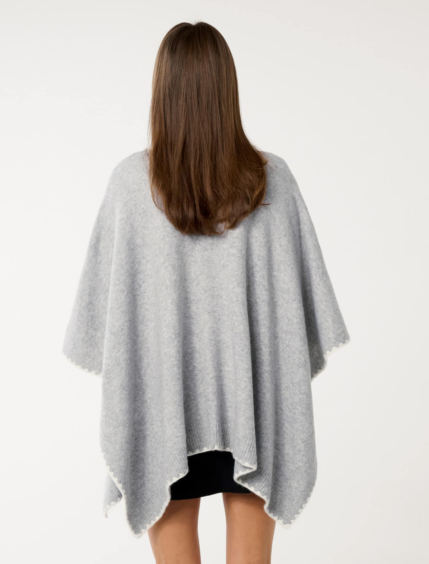 Sara Stitch Detail Cape Grey / White