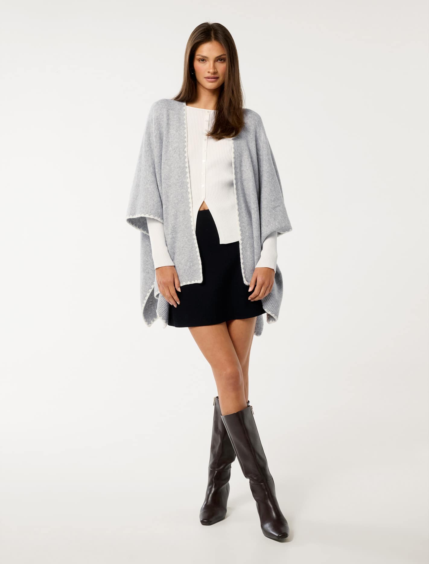 Sara Stitch Detail Cape Grey / White