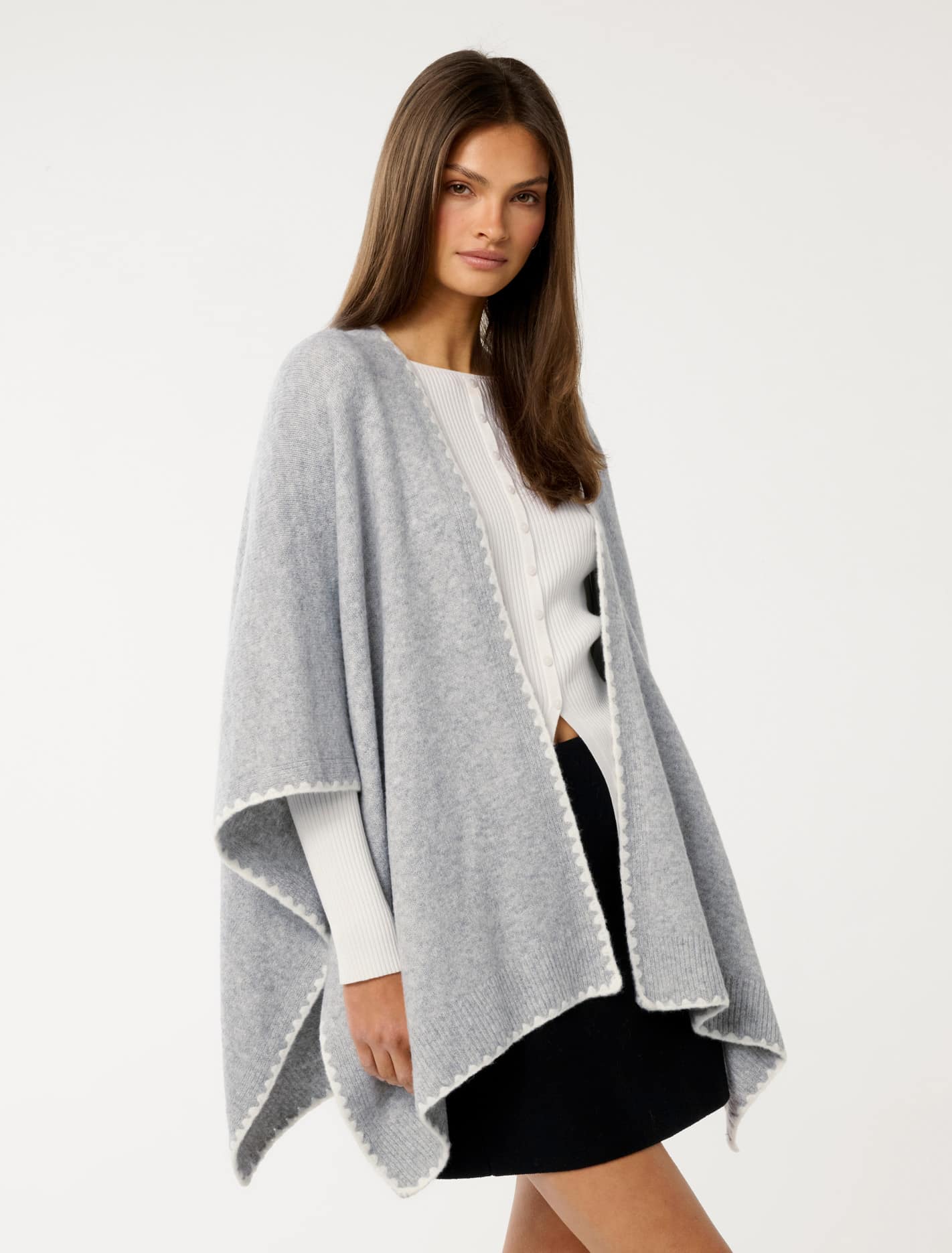 Sara Stitch Detail Cape Grey / White