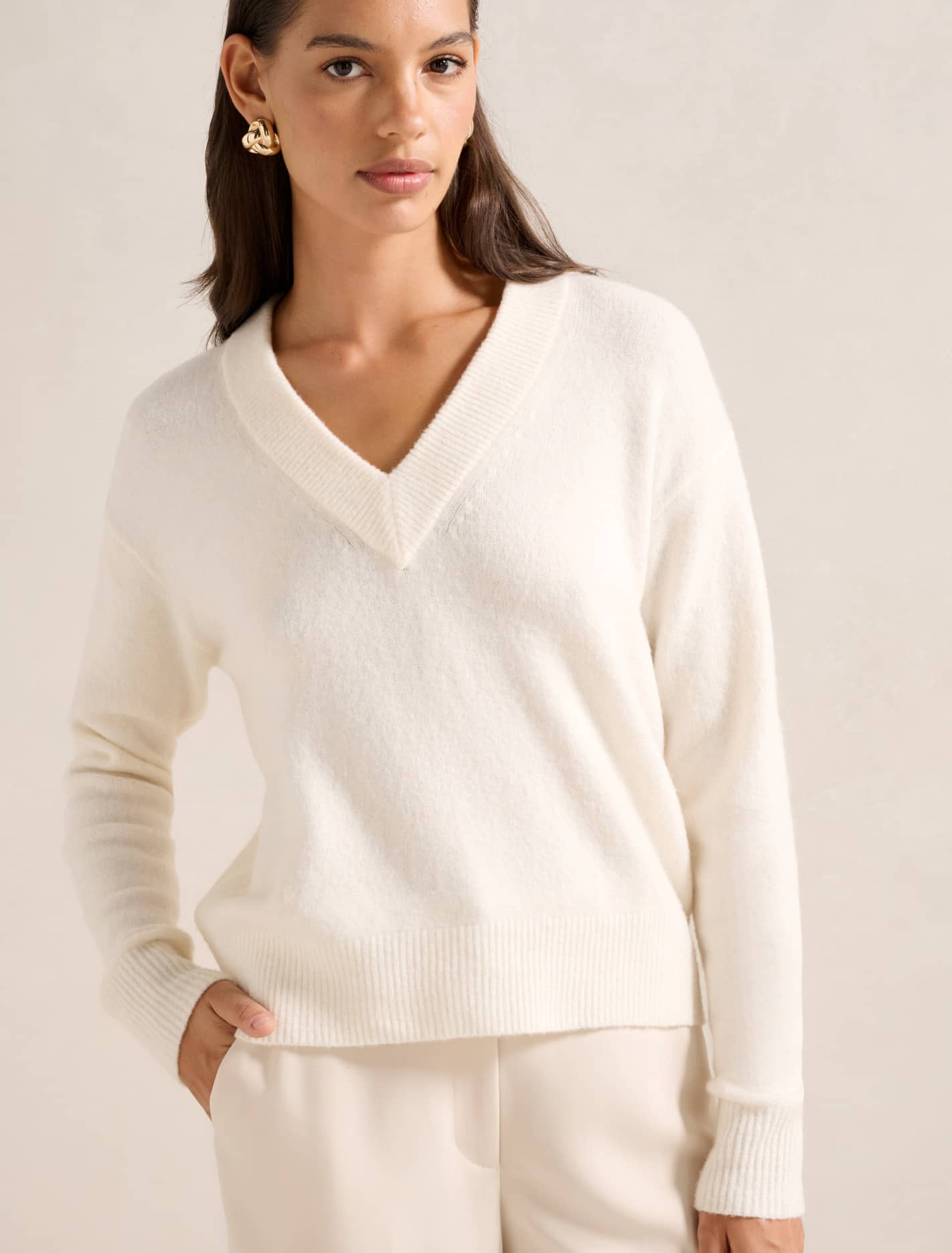 Everley V-Neck Sweater Cream