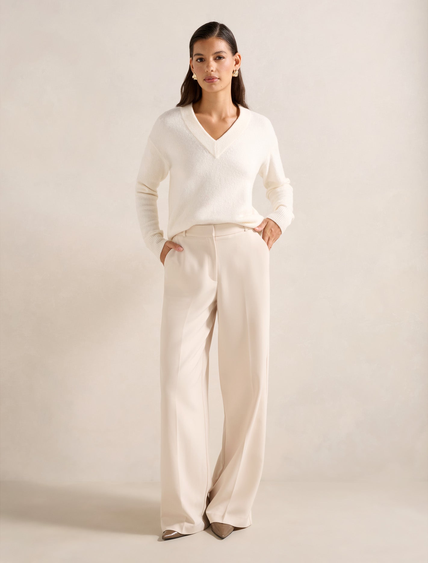 Everley V-Neck Sweater Cream