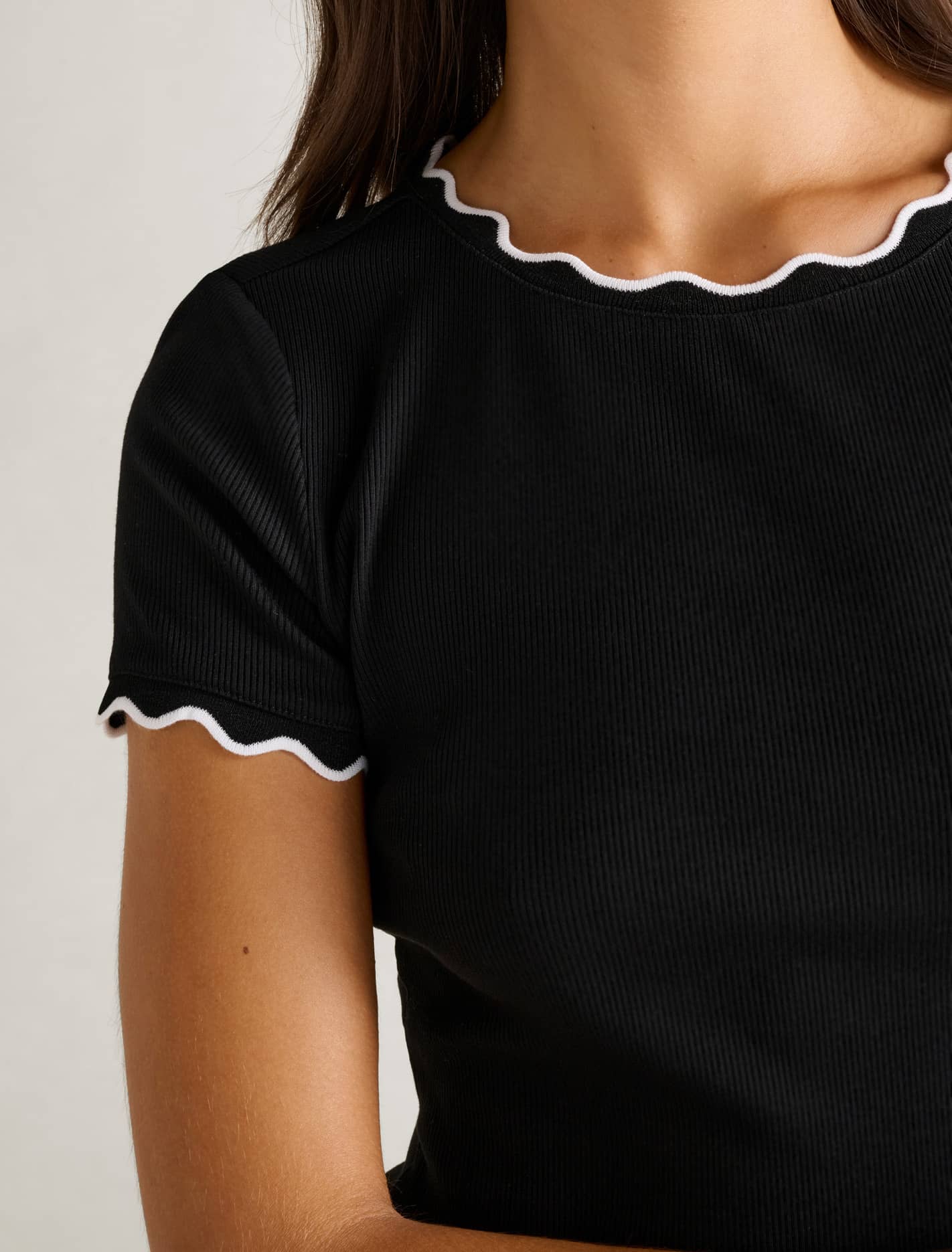 Rebecca Scallop Trim Top Black & Porcelain